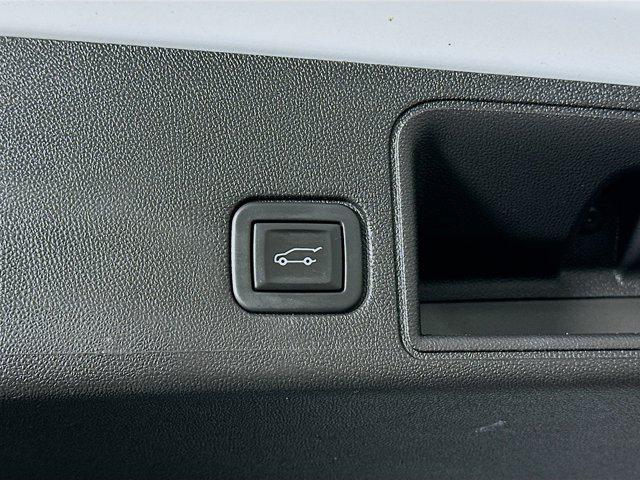 Photo of 2023 Summit White GMC Terrain