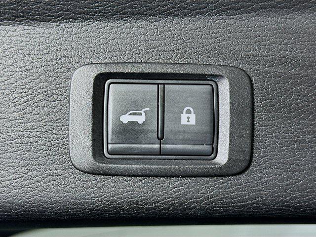 Photo of 2024 Labrador Black Pearl Mitsubishi Outlander