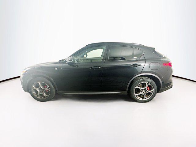 Photo of 2022 Vulcano Black Metallic Alfa Romeo Stelvio