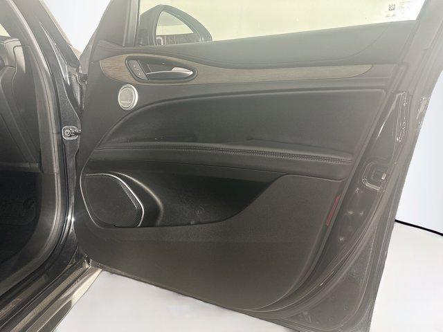 Photo of 2022 Vulcano Black Metallic Alfa Romeo Stelvio