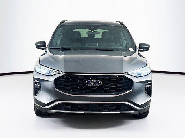 Photo of 2024 Carbonized Gray Metallic Ford Escape