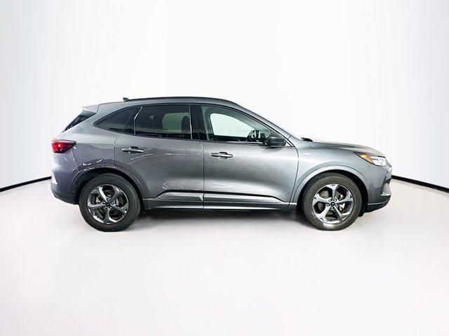 Photo of 2024 Carbonized Gray Metallic Ford Escape