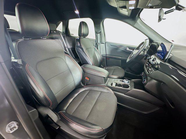 Photo of 2024 Carbonized Gray Metallic Ford Escape