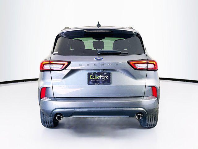 Photo of 2024 Carbonized Gray Metallic Ford Escape