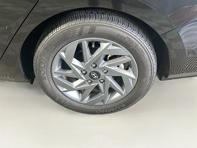 Photo of 2024 Abyss Black Hyundai ELANTRA