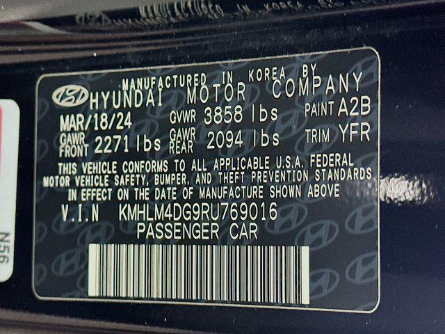 Photo of 2024 Abyss Black Hyundai ELANTRA