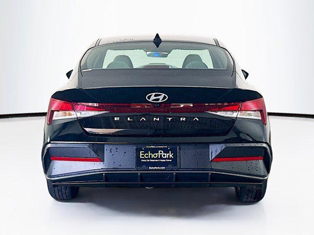 Photo of 2024 Abyss Black Hyundai ELANTRA