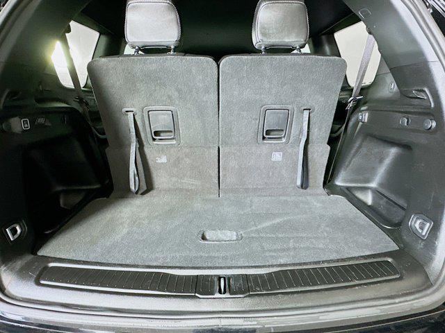 Photo of 2023 Diamond Black Crystal Pearlcoat Jeep Grand Cherokee L