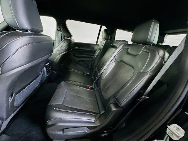 Photo of 2023 Diamond Black Crystal Pearlcoat Jeep Grand Cherokee L