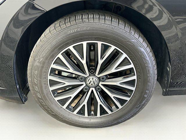 Photo of 2021 Black Uni Volkswagen Jetta