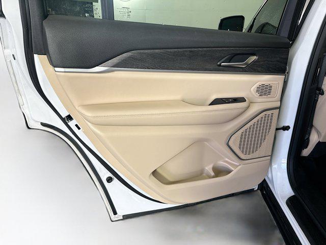 Photo of 2022 Bright White Clearcoat Jeep Grand Cherokee L