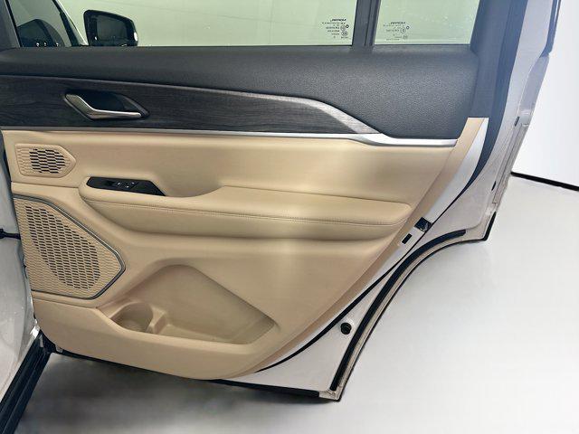 Photo of 2022 Bright White Clearcoat Jeep Grand Cherokee L