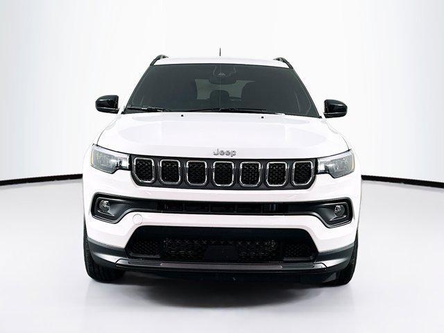 Photo of 2024 Bright White Clearcoat Jeep Compass