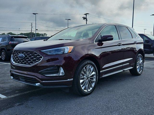 Photo of 2022 BURGUNDY VELVET MET TINT CC Ford Edge