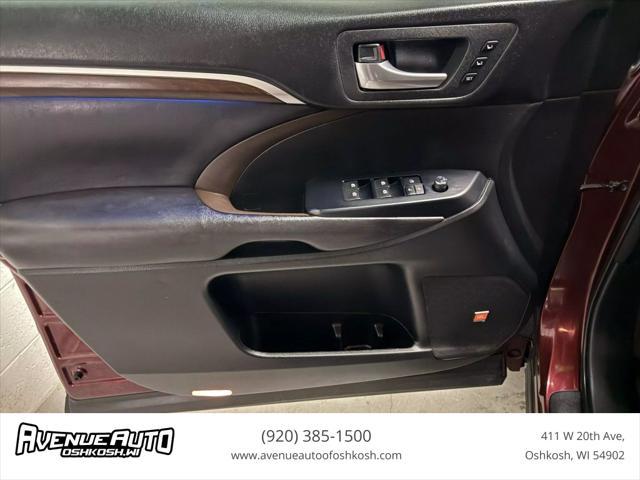 Photo of 2016 Burgundy Toyota Highlander