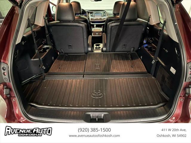 Photo of 2016 Burgundy Toyota Highlander