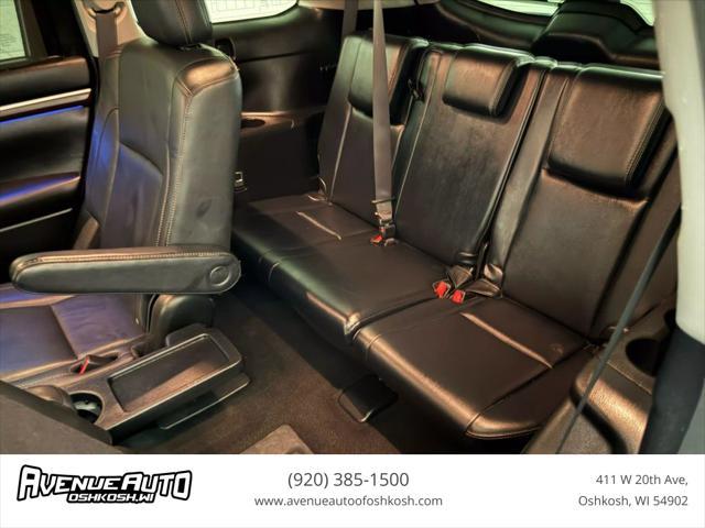 Photo of 2016 Burgundy Toyota Highlander