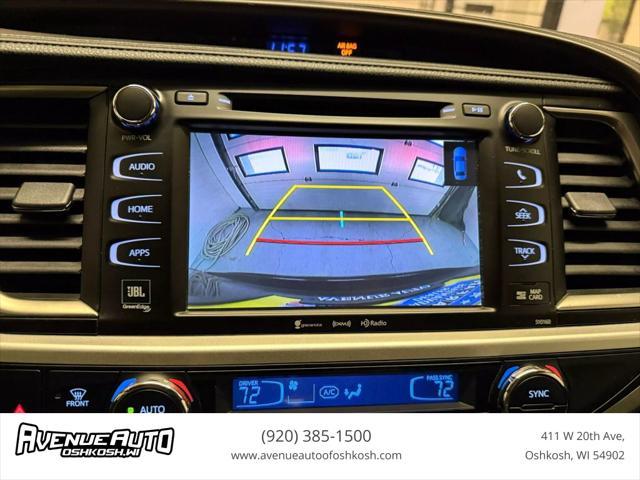 Photo of 2016 Burgundy Toyota Highlander