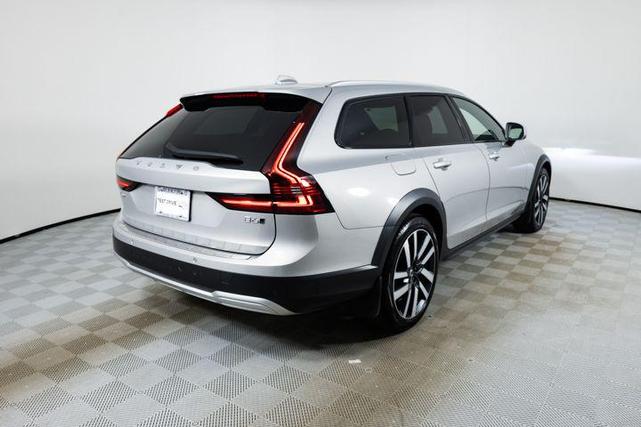 Photo of 2023 Silver Volvo V90 Cross Country