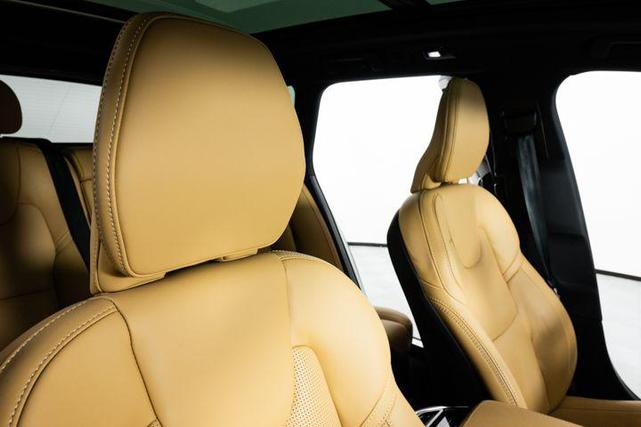 Photo of 2023 Silver Volvo V90 Cross Country
