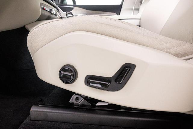 Photo of 2024 Platinum Grey Metallic Volvo XC90 Recharge Plug-In Hybrid