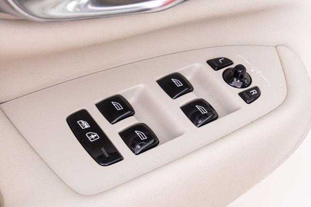 Photo of 2024 Platinum Grey Metallic Volvo XC90 Recharge Plug-In Hybrid