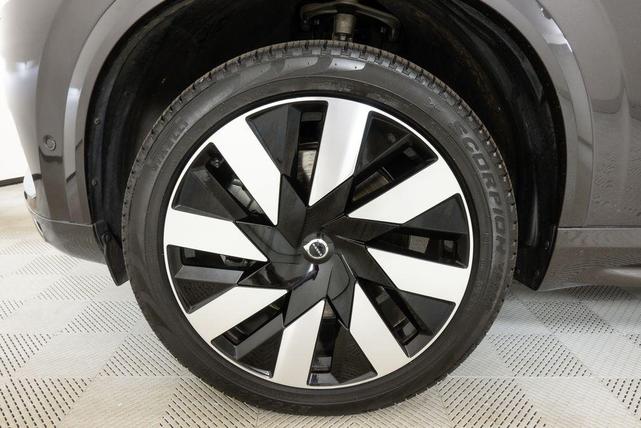 Photo of 2024 Platinum Grey Metallic Volvo XC90 Recharge Plug-In Hybrid