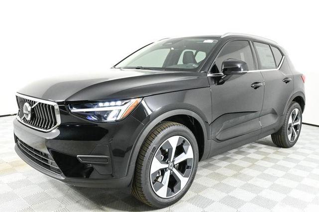 Photo of 2025 Onyx Black Volvo XC40