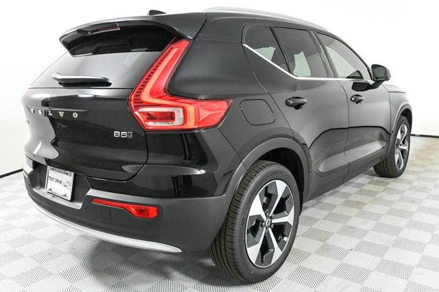Photo of 2025 Onyx Black Volvo XC40