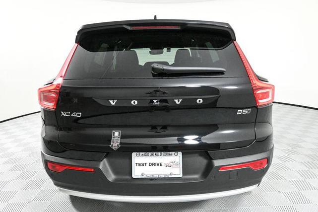 Photo of 2025 Onyx Black Volvo XC40