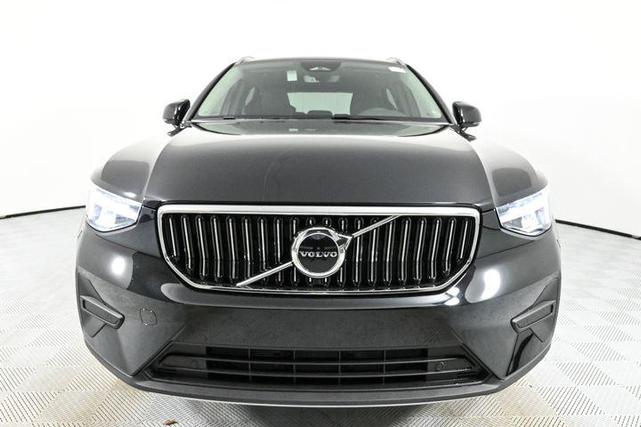 Photo of 2025 Onyx Black Volvo XC40