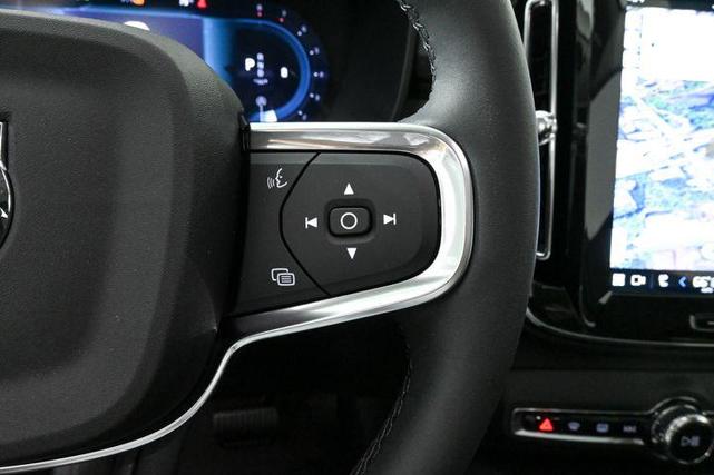 Photo of 2025 Onyx Black Volvo XC40