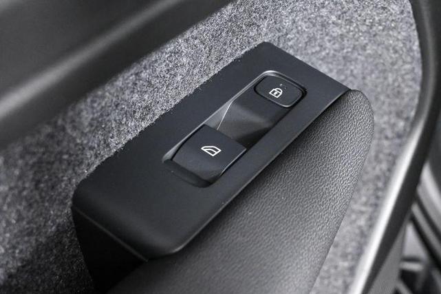 Photo of 2025 Onyx Black Volvo XC40