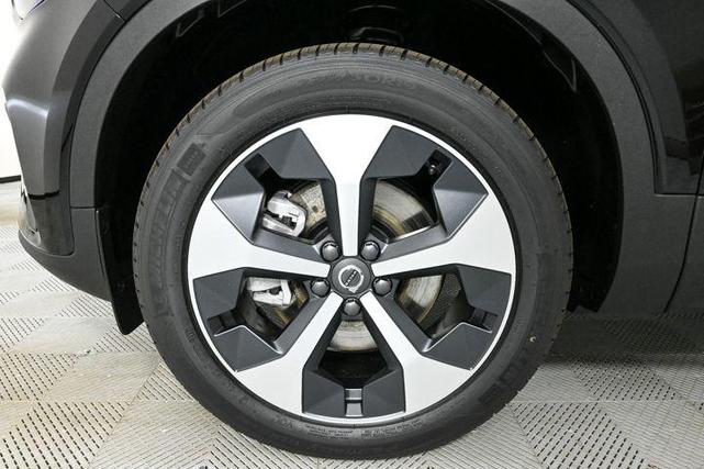 Photo of 2025 Onyx Black Volvo XC40