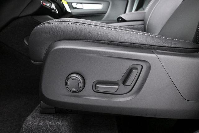 Photo of 2025 Onyx Black Volvo XC40