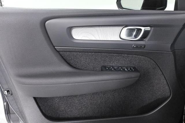 Photo of 2025 Onyx Black Volvo XC40