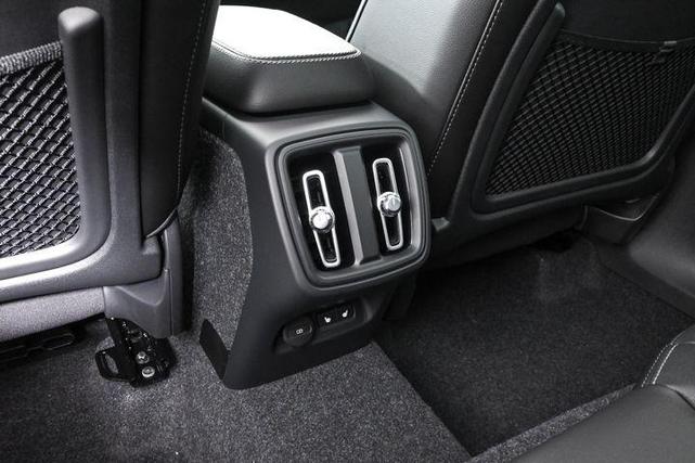 Photo of 2025 Onyx Black Volvo XC40