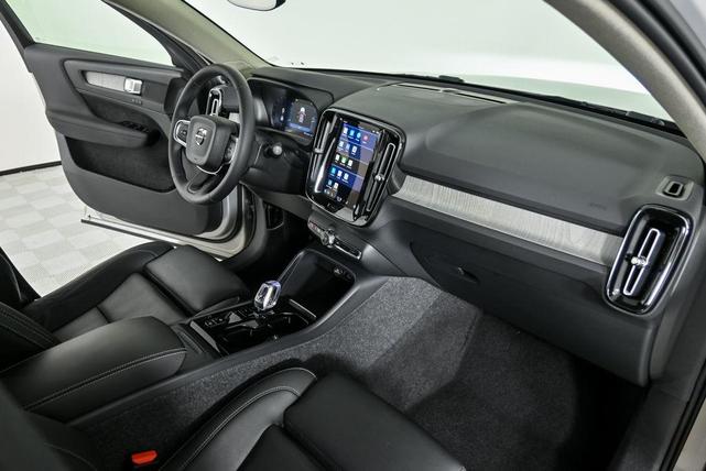 Photo of 2025 Silver Volvo XC40