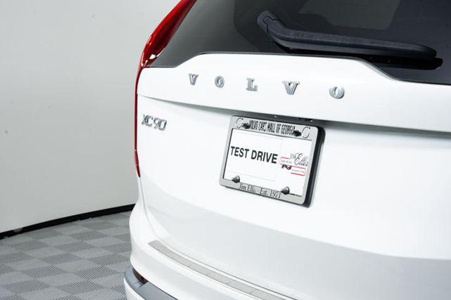 Photo of 2024 Crystal White Metallic Volvo XC90