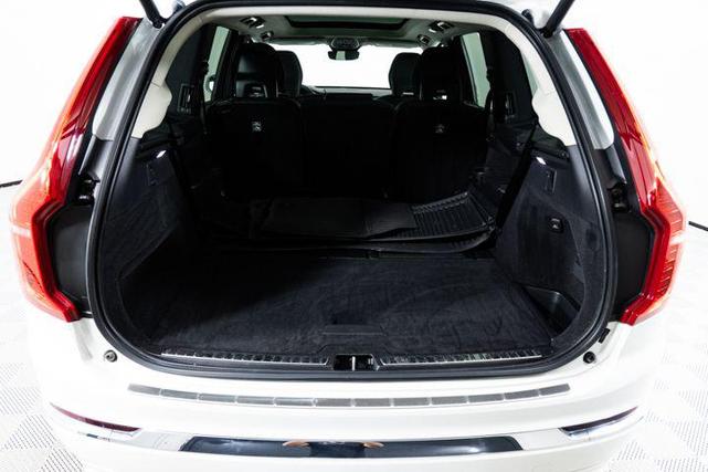 Photo of 2024 Crystal White Metallic Volvo XC90