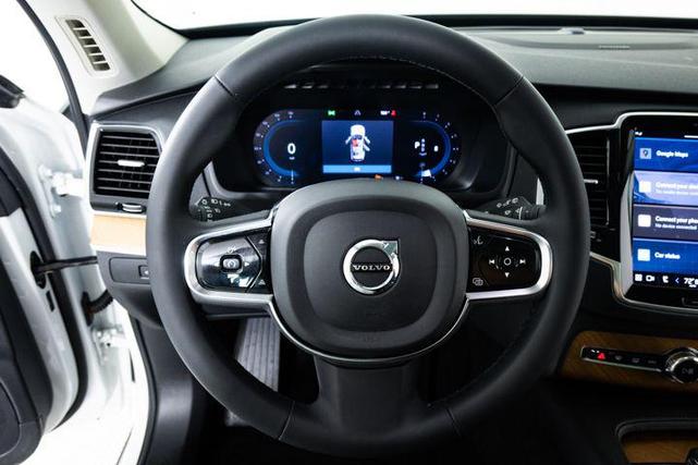 Photo of 2024 Crystal White Metallic Volvo XC90