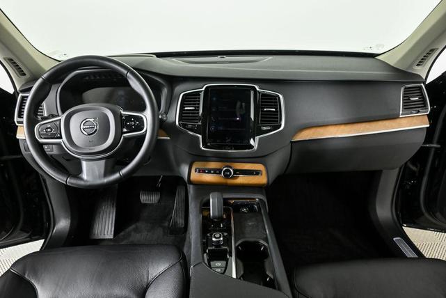 Photo of 2022 Onyx Black Metallic Volvo XC90 Recharge Plug-In Hybrid