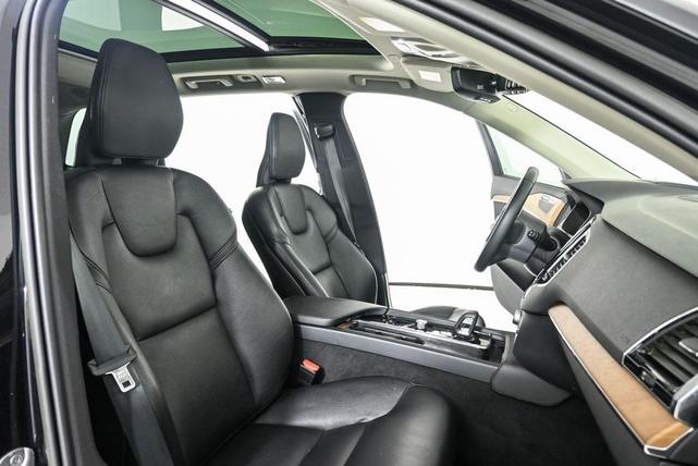 Photo of 2022 Onyx Black Metallic Volvo XC90 Recharge Plug-In Hybrid