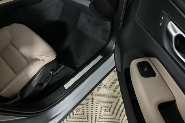 Photo of 2026 Vapour Grey Metallic Volvo XC60