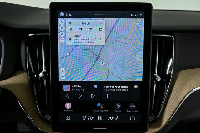 Photo of 2026 Vapour Grey Metallic Volvo XC60