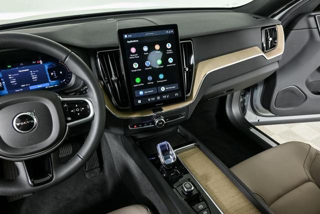 Photo of 2026 Vapour Grey Metallic Volvo XC60