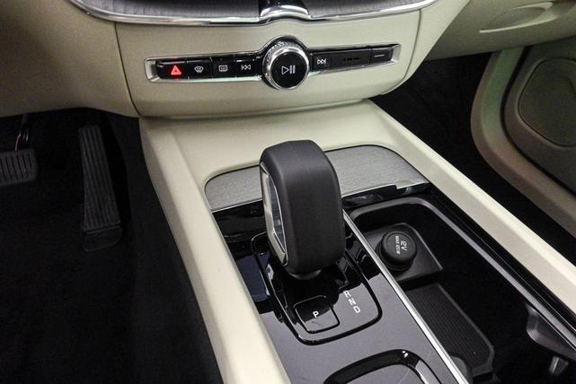 Photo of 2025 Onyx Black Volvo XC60 Plug-In Hybrid