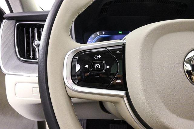 Photo of 2025 Onyx Black Volvo XC60 Plug-In Hybrid