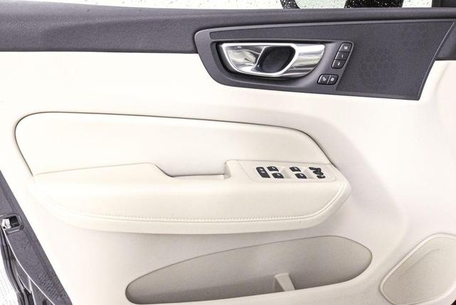 Photo of 2025 Onyx Black Volvo XC60 Plug-In Hybrid