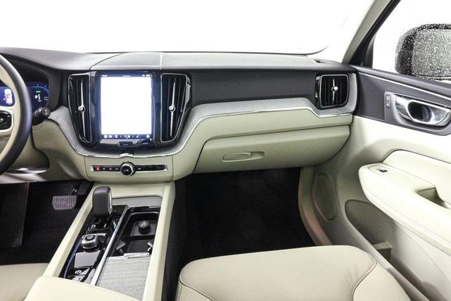 Photo of 2025 Onyx Black Volvo XC60 Plug-In Hybrid